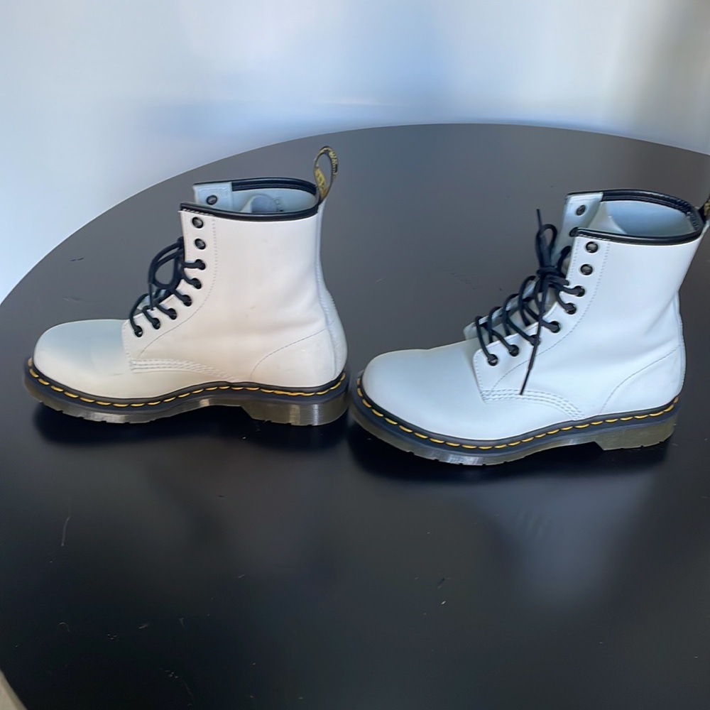 Dr Martens smooth leather lace up white boots Size US 8 EU 39 - Picture 4 of 9